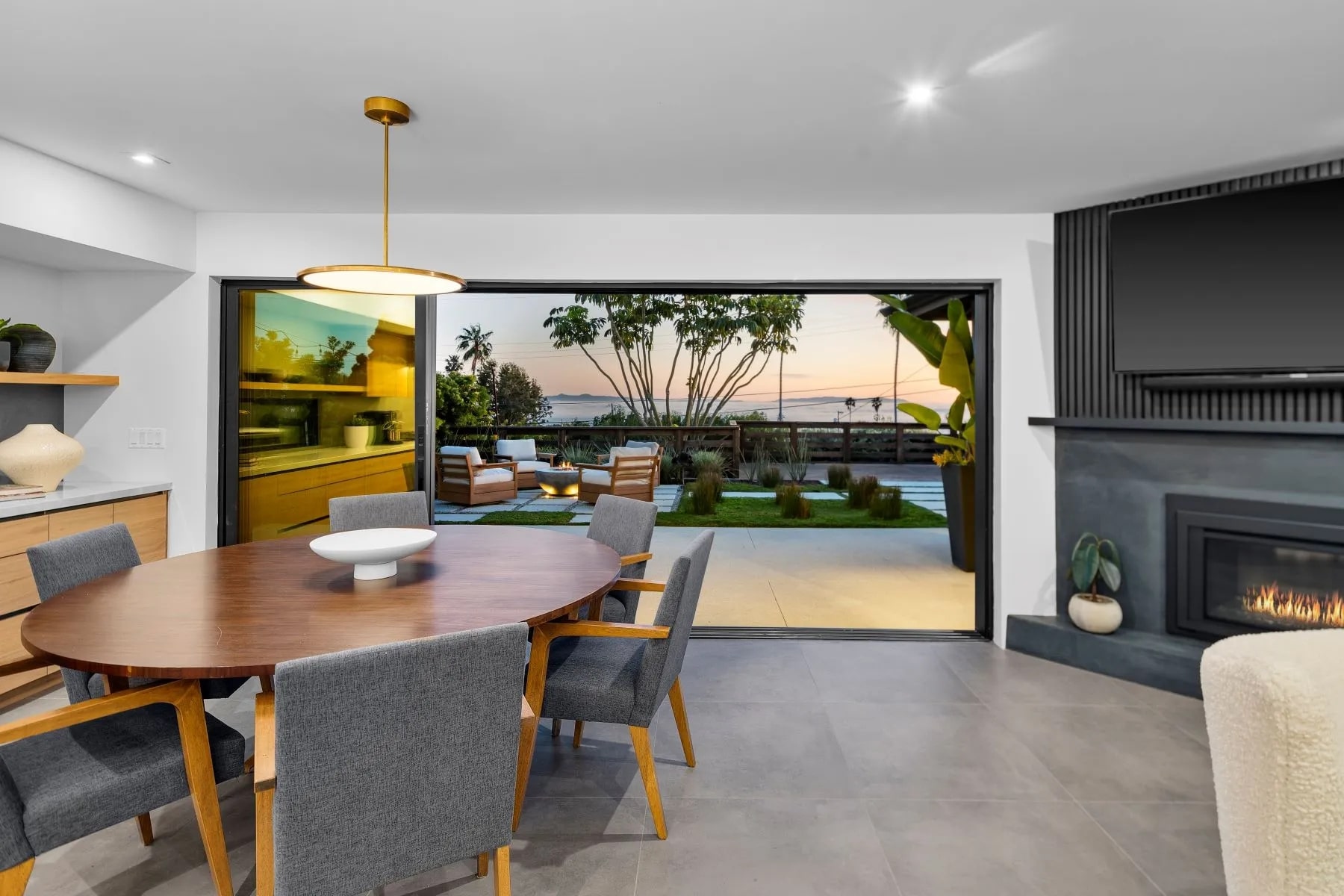 Mid-Century Modern Remodel Home Indoor-Outdoor Living